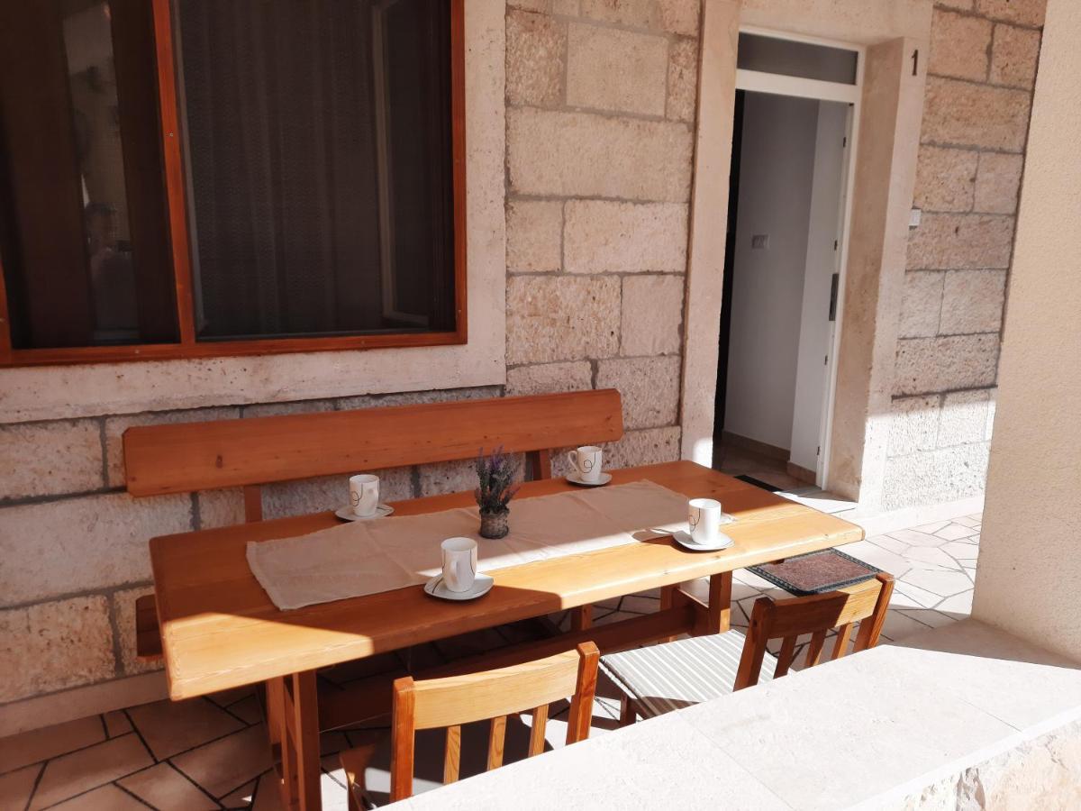 Apartments Villa Beba Komiža Eksteriør billede
