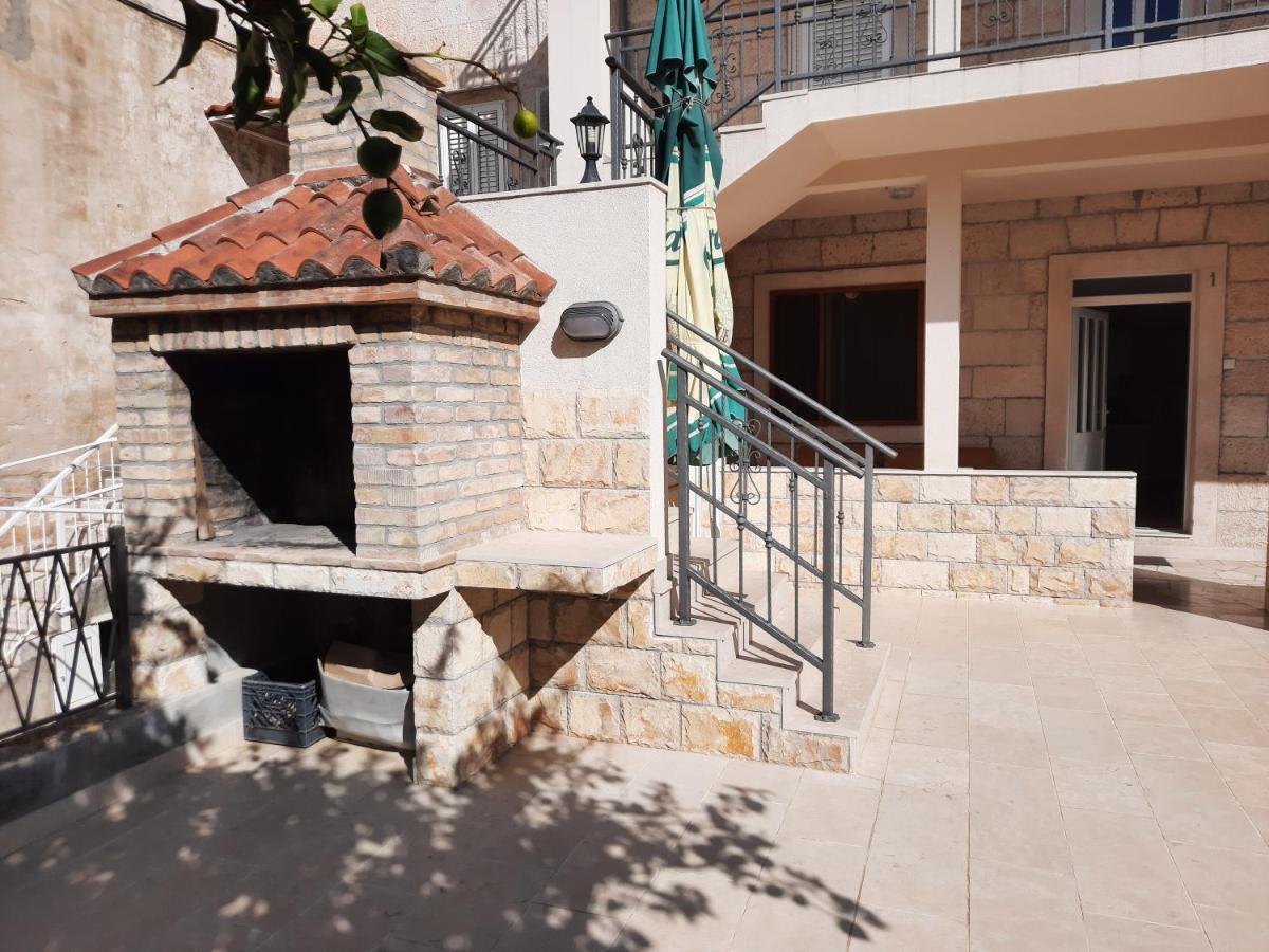 Apartments Villa Beba Komiža Eksteriør billede