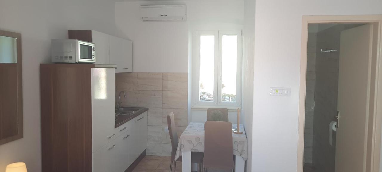 Apartments Villa Beba Komiža Eksteriør billede