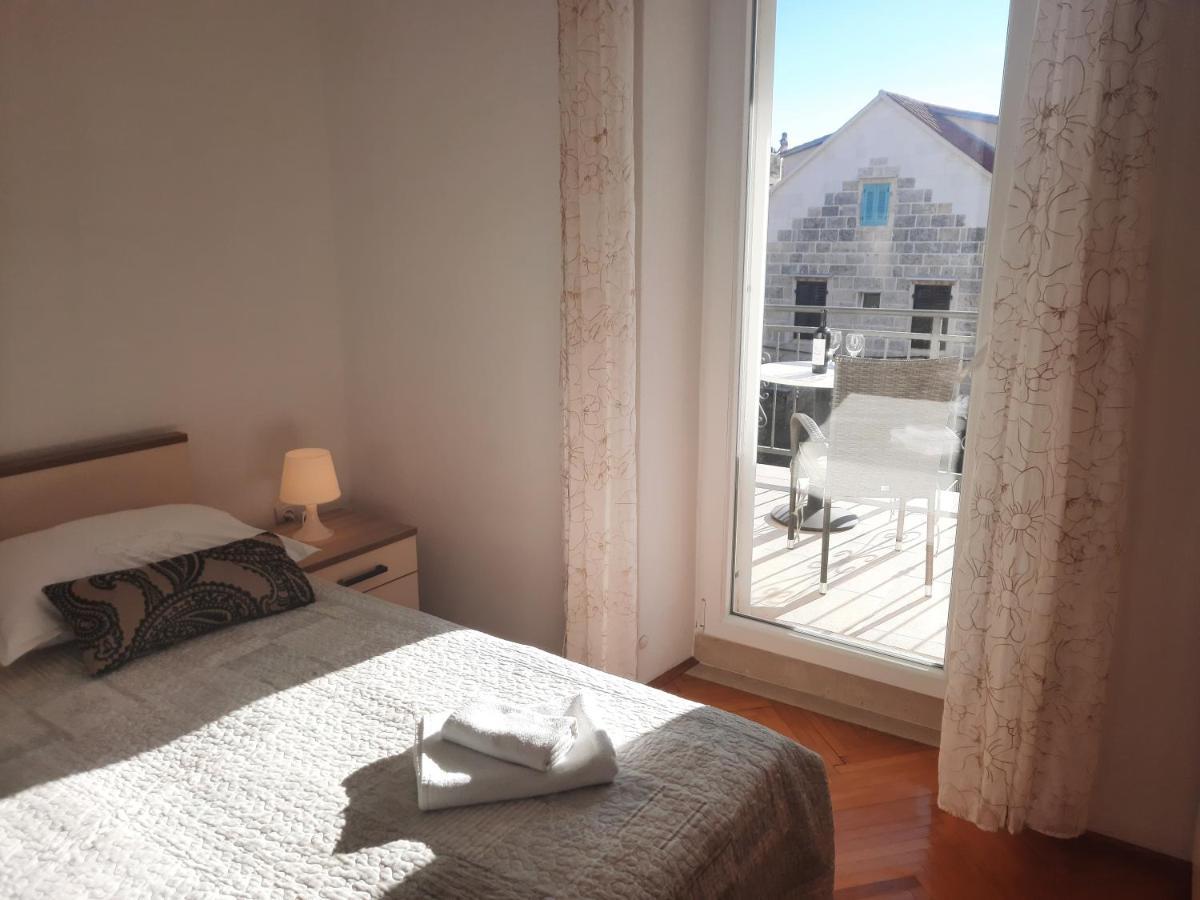 Apartments Villa Beba Komiža Eksteriør billede