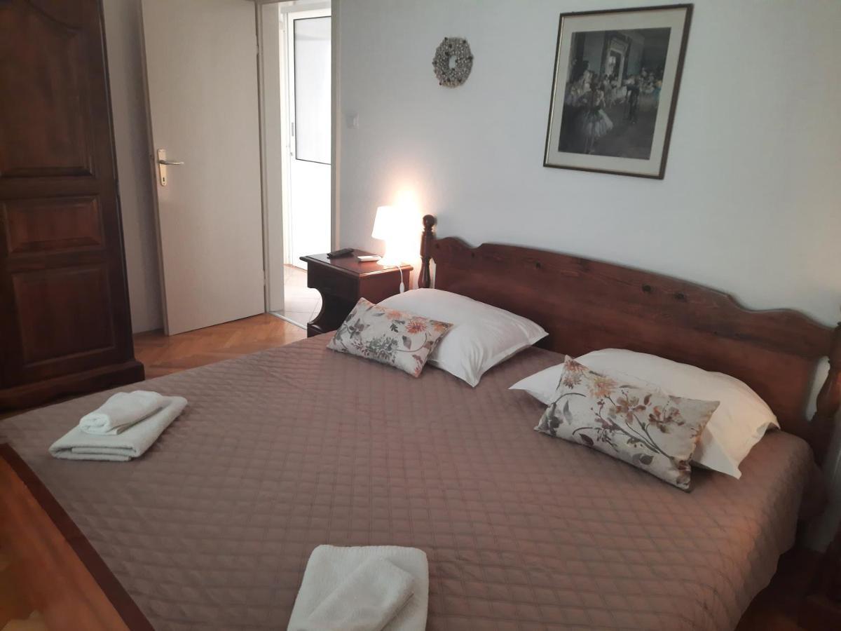 Apartments Villa Beba Komiža Eksteriør billede