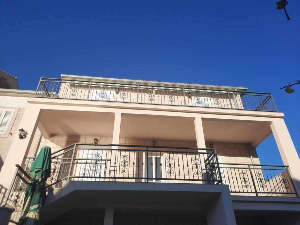 Apartments Villa Beba Komiža Eksteriør billede