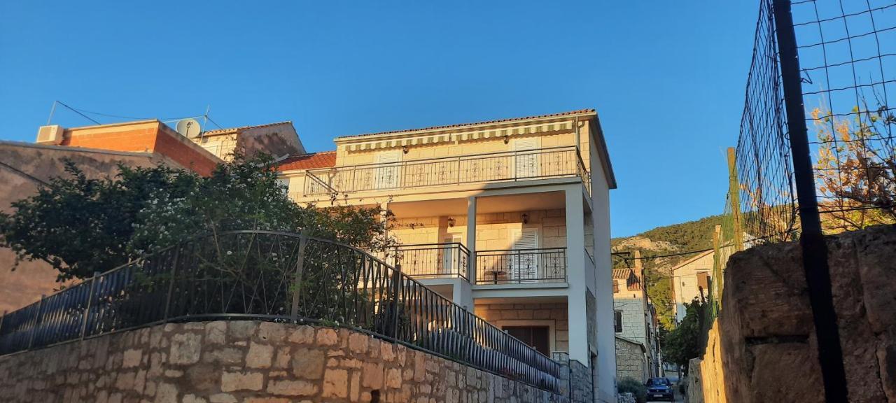 Apartments Villa Beba Komiža Eksteriør billede