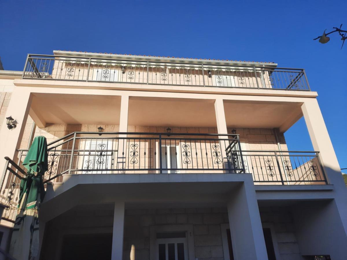 Apartments Villa Beba Komiža Eksteriør billede
