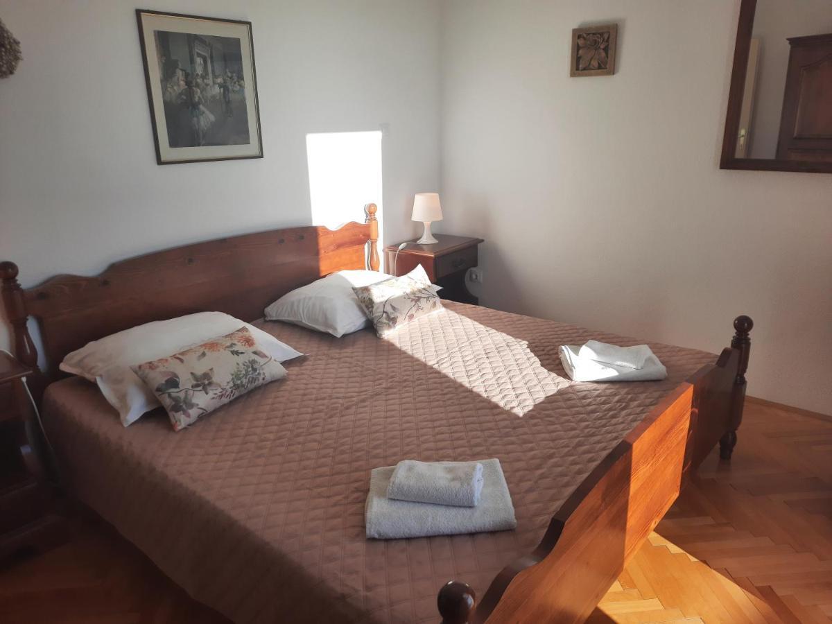 Apartments Villa Beba Komiža Eksteriør billede