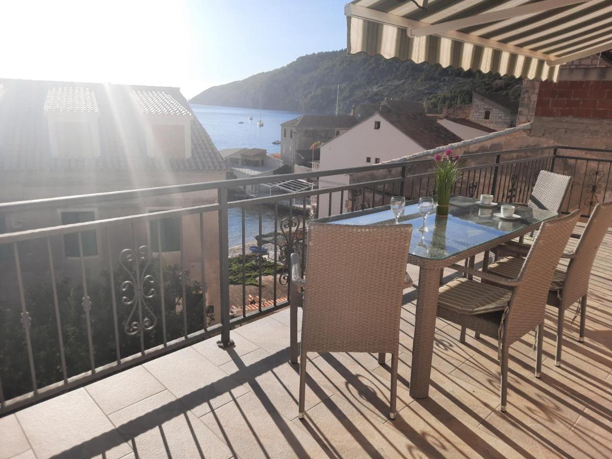 Apartments Villa Beba Komiža Eksteriør billede