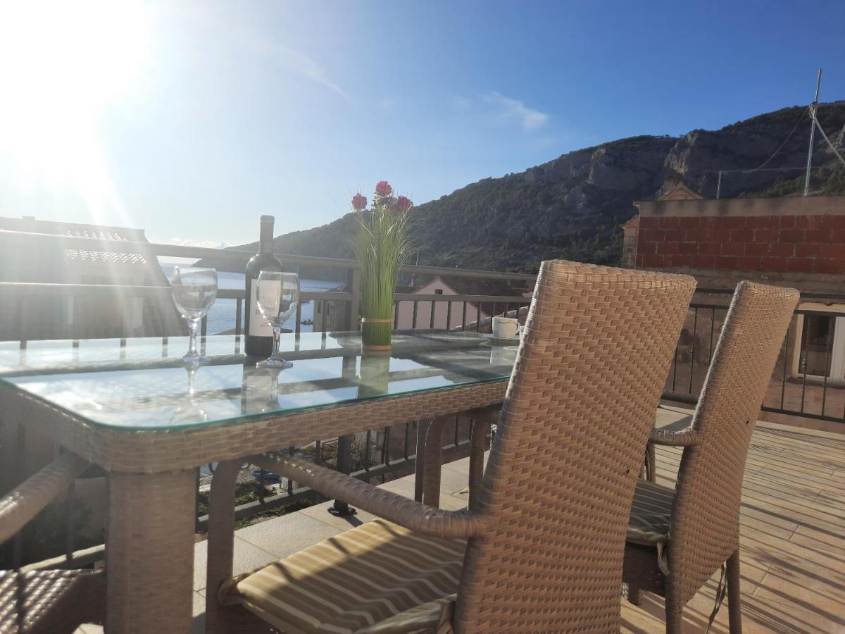 Apartments Villa Beba Komiža Eksteriør billede