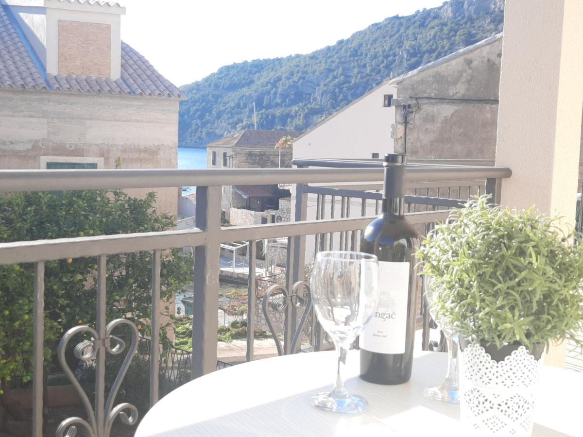 Apartments Villa Beba Komiža Eksteriør billede